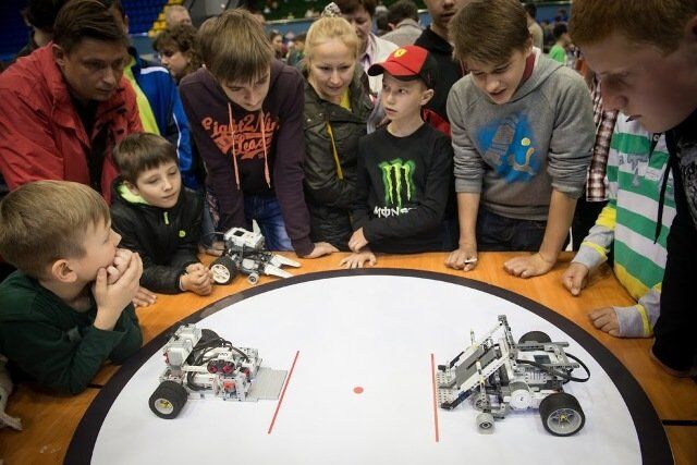 Юні конструктори з Черкащини стали переможцями Всеукраїнського фестивалю робототехніки