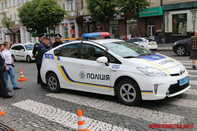 В центрі Вінниці патрульний поліцейський збив дівчину