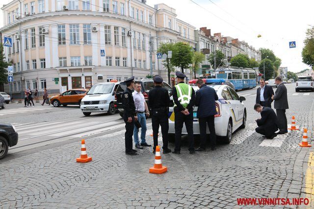 В центрі Вінниці патрульний поліцейський збив дівчину