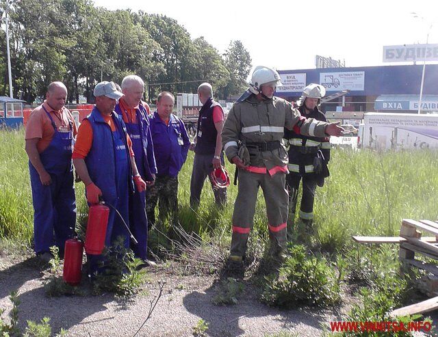 Пожежники гасили умовне загорання у вінницькому «Епіцентрі»