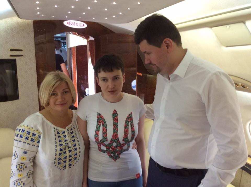 Савченко повернулася в Україну не з порожніми руками