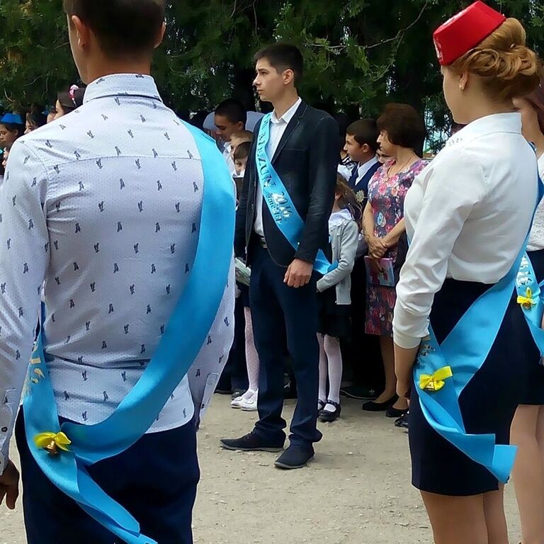 Кримські школярі на останньому дзвонику потролили окупантів