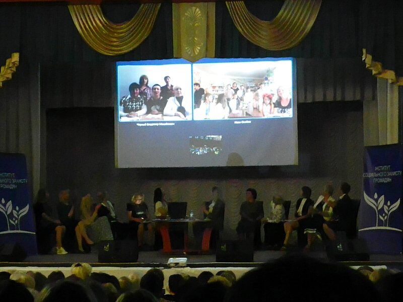 В Запорожье прошел Национальный форум «Женщины за мир»