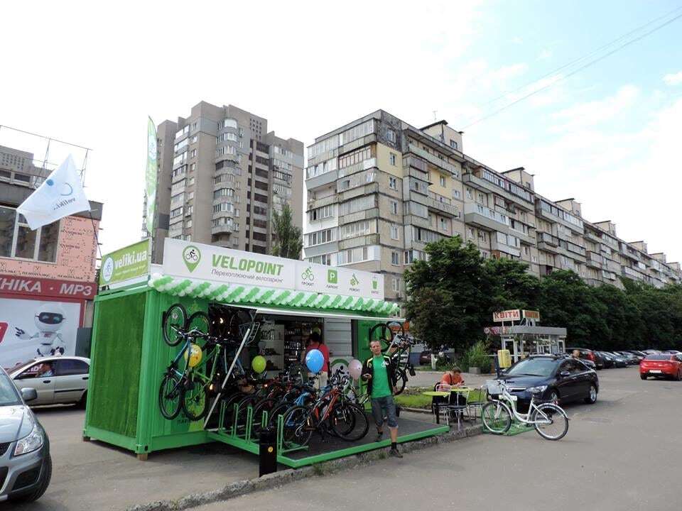 У Києві на лівому березі відкрили велопаркінг
