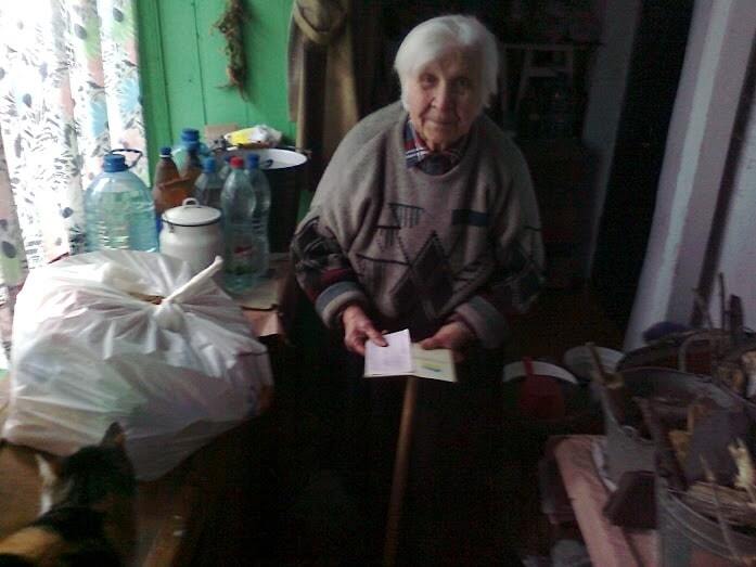 Штаб Ахметова доставил на Донбасс 30 тыс. проднаборов для одиноких стариков