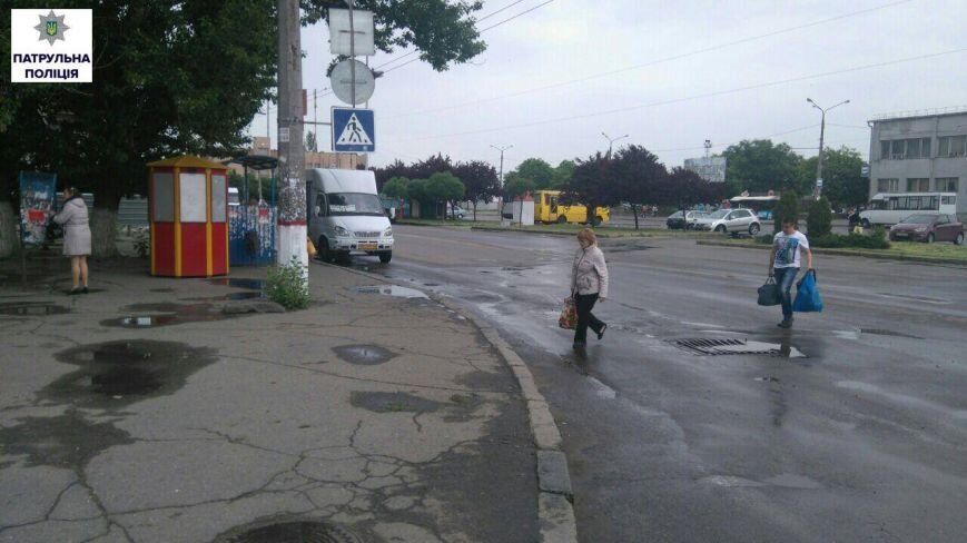 Николаевская полиция требует демонтировать остановку на ЖД вокзале