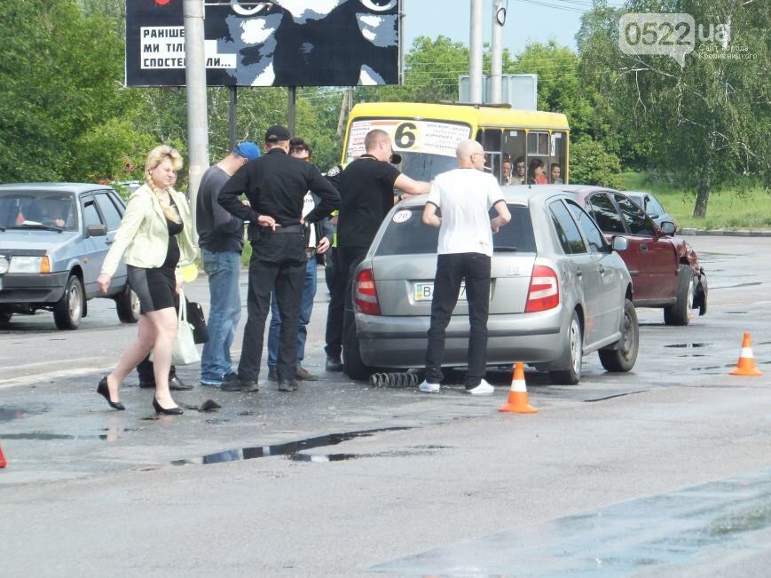 ДТП в Кировограде: во время дождя сильно столкнулись две иномарки. ФОТО