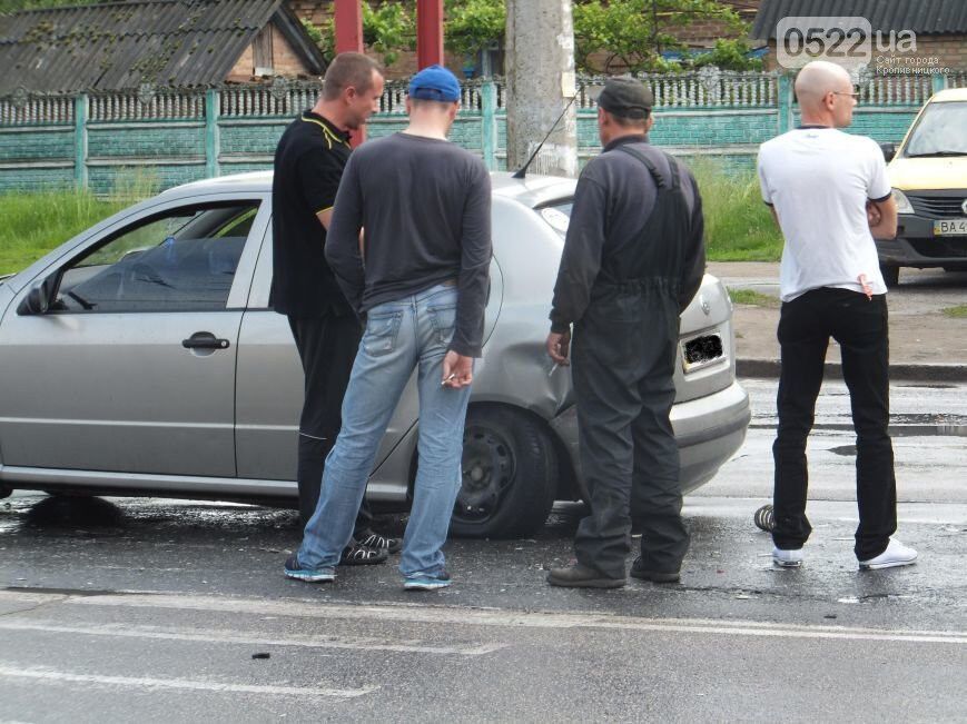 ДТП в Кировограде: во время дождя сильно столкнулись две иномарки. ФОТО