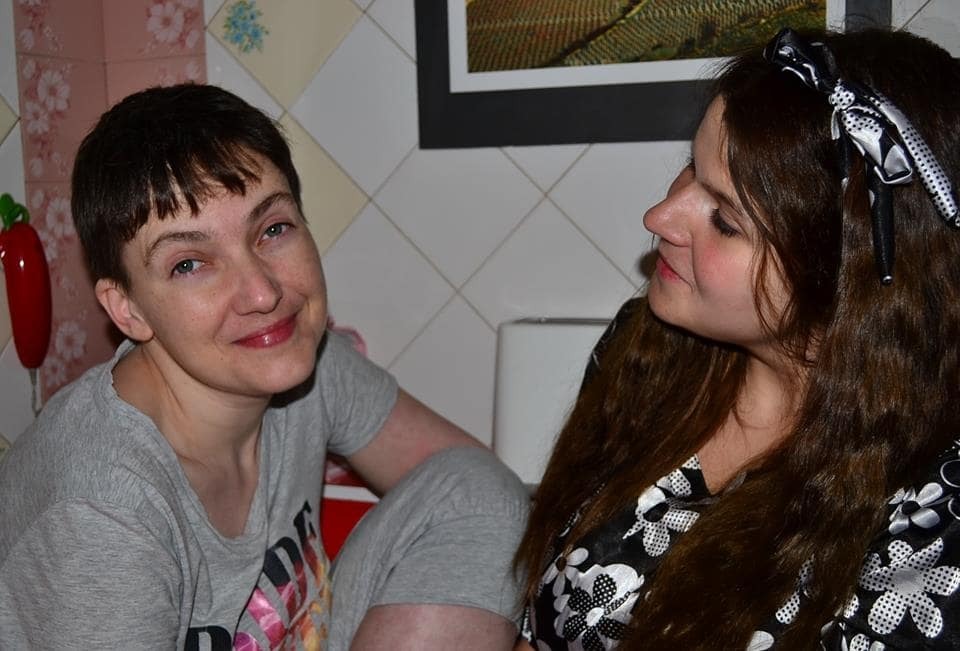 Первая ночь на свободе: Савченко устроила девичьи посиделки с подругой
