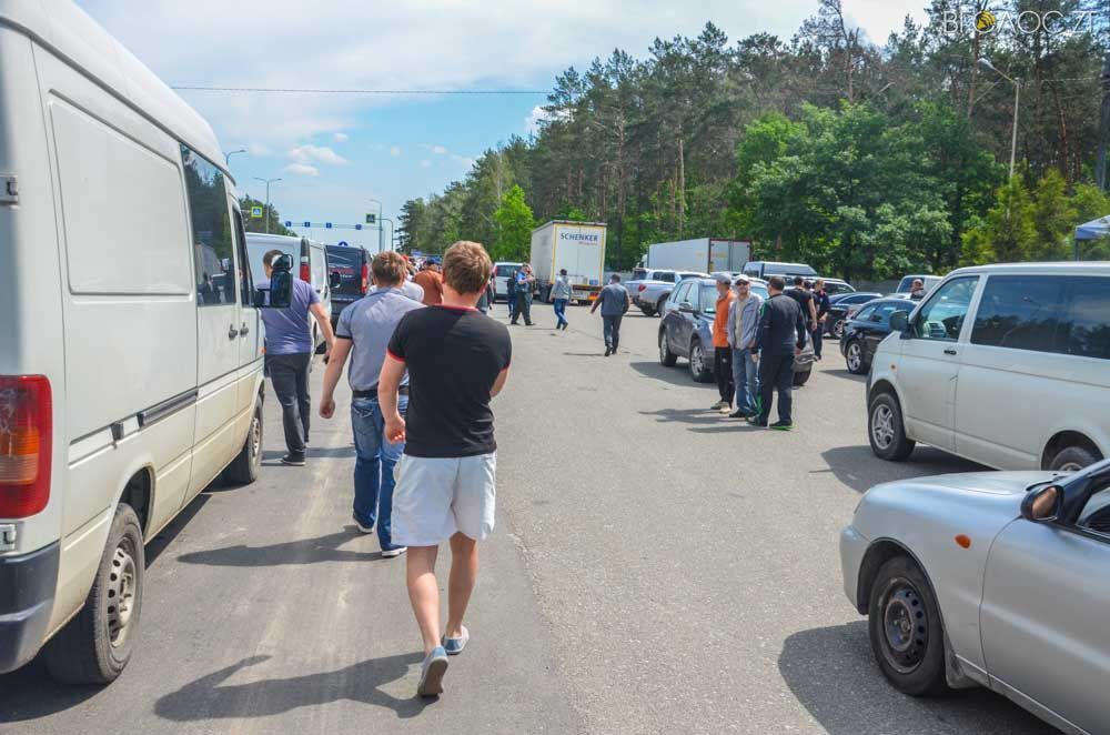 Производители изделий из гранита перекрыли трассу Киев-Чоп на Житомирщине. ВИДЕО