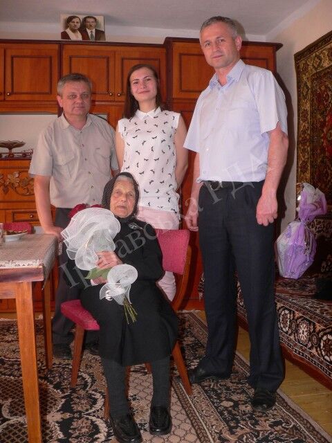 У Білках на Іршавщині зі 103-ім днем народження вітали довгожительку Емму Чорбу (ФОТО)