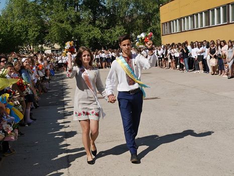 В Ужгороді навчальний рік завершився для понад 14,5 тис школярів (ФОТО)