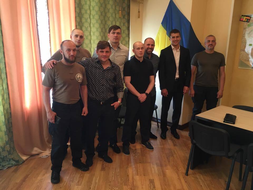 Активисты «Азова» пригласили Александра Усика в Харьков