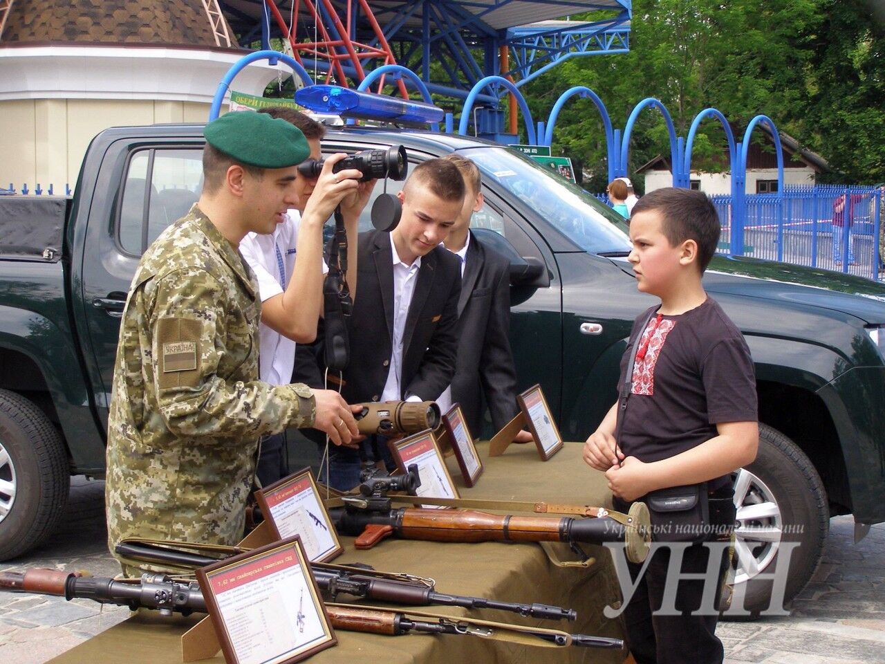 Житомирские пограничники показали жителям города новую технику и экипировку. ФОТО