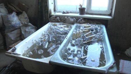 Поліцейські Ужгорода накрили "підпільний цех" по виготовленні "паленого" алкоголю (Фото)
