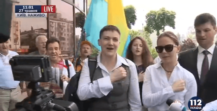 Героям слава: Савченко спела гимн Украины со своими побратимами