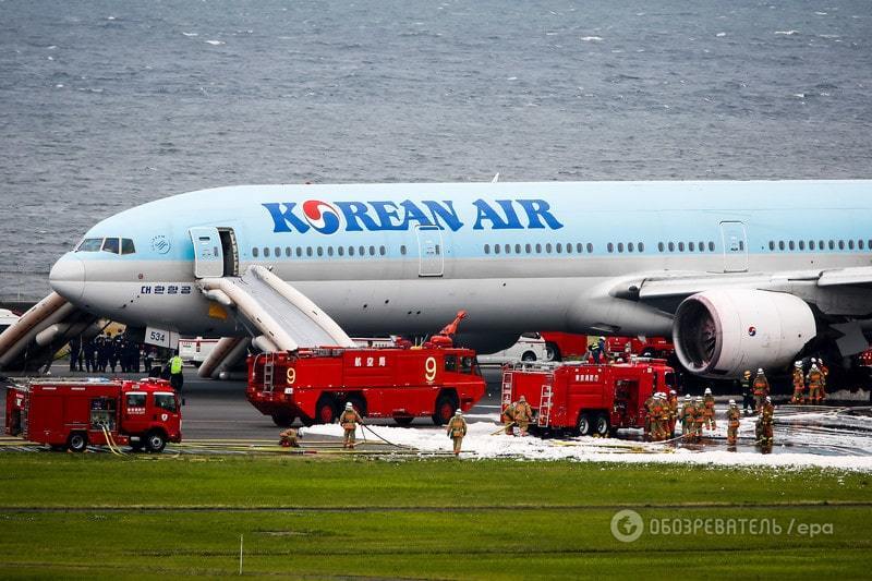 В аэропорту Токио загорелся Boeing с более 300 человек на борту: опубликованы фото и видео