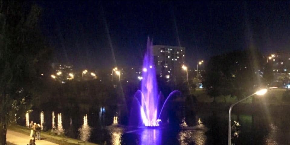У Києві почали працювати кольорові фонтани