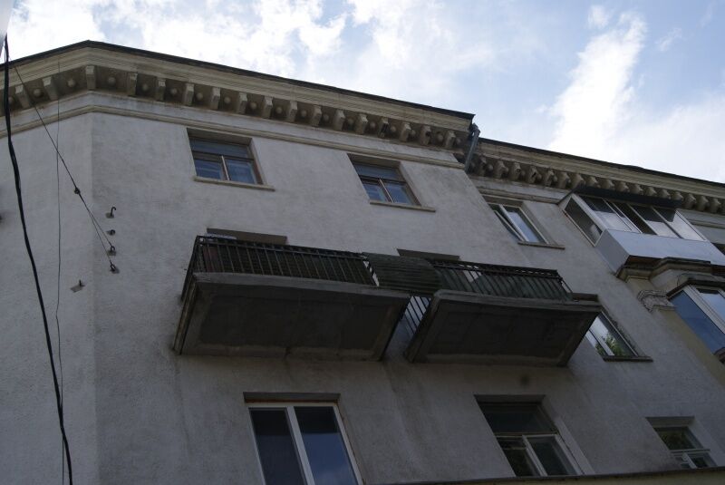Тернопіль: у центрі міста ремонтують балкони (фото)