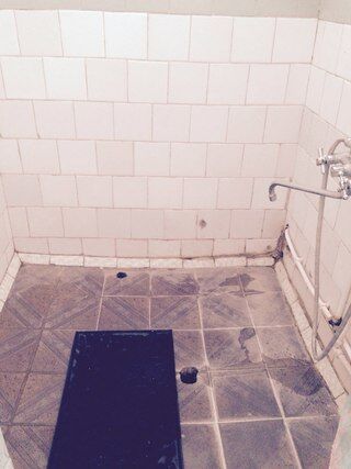 Тернополянка поскаржилася на жахливу душову у перинатальному центрі (фото)