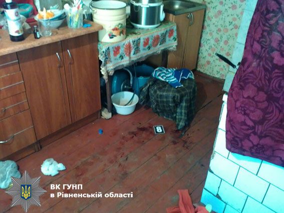 Розбійний напад на сім`ю на Рівненщині: 10 тис дол. вилучили, решта "залишилася поміж руками"