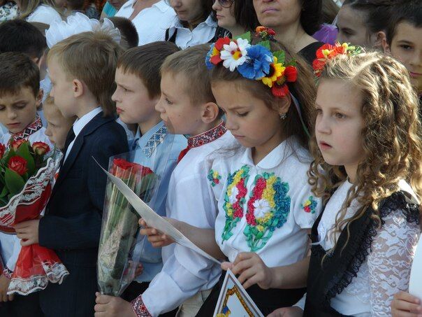 Останній дзвоник у школах Житомира. ФОТОРЕПОРТАЖ