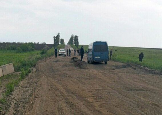 На Николаевщине трое злоумышленников обстреляли иномарку