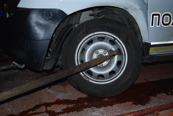 В Северодонецке пьяный водитель врезался в авто полиции: опубликованы фото