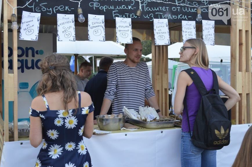 В Запорожье проходит фестиваль уличной еды