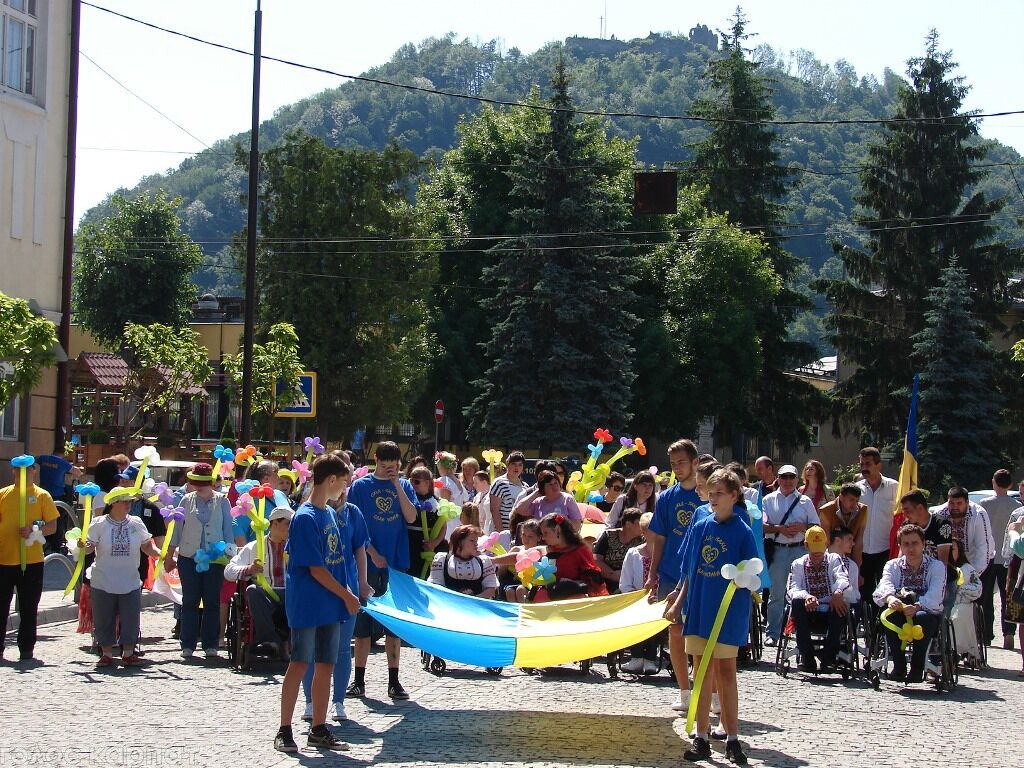 У Хусті стартував VIII Міжнародний фестиваль людей із особливими потребами "Долина нарцисів" (ФОТО)