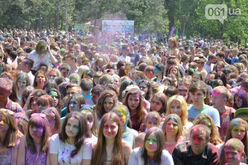 В "Дубовке" сотни запорожцев обсыпаются красками: найди себя