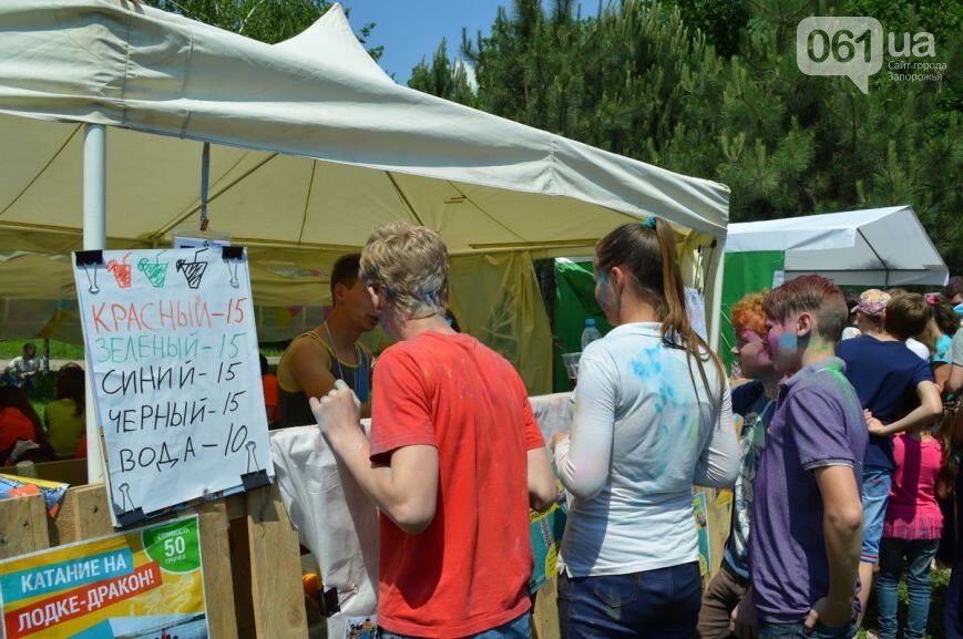 В "Дубовке" сотни запорожцев обсыпаются красками: найди себя