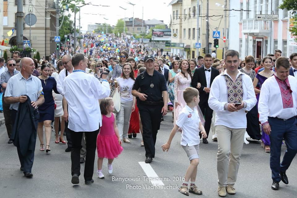 Тернопільські випускники-2016. Фоторепортаж