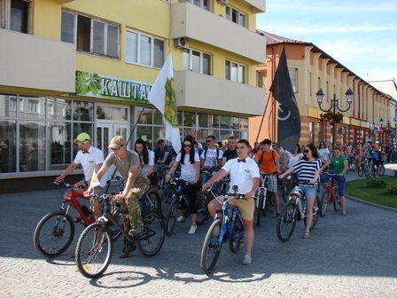 Масштабний велопарад в Хусті (ФОТО)