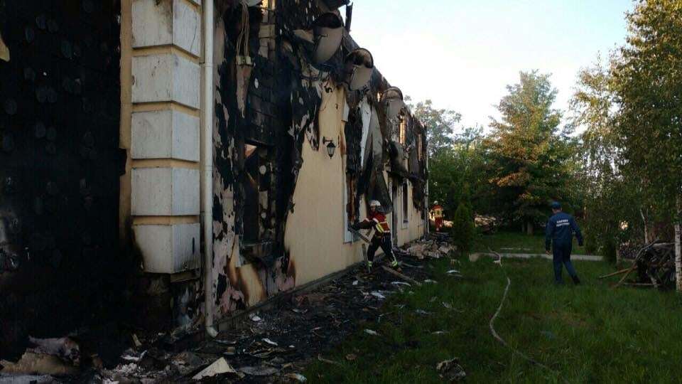 В Киевской области горел дом с пожилыми людьми. Опубликованы фото