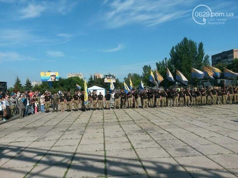 Батальйон "Донбас" відсвяткував річницю: бійці готували для маріупольців кашу з тушонкою