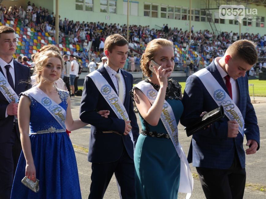 Яким платтям надали перевагу тернопільські випускниці у 2016-му