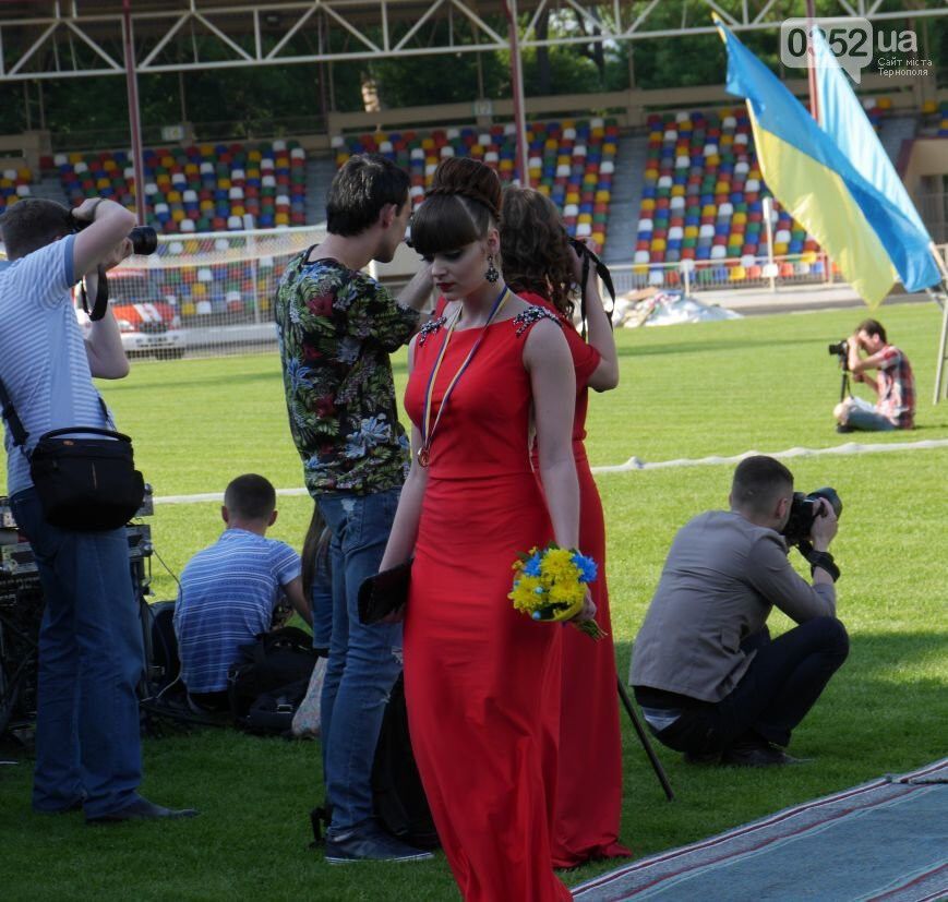 Яким платтям надали перевагу тернопільські випускниці у 2016-му