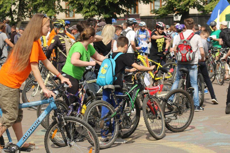 Сотні житомирян з дітьми приєдналися до Велодня. ФОТОРЕПОТАЖ