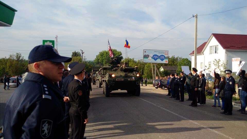 Велкам: колонна НАТО направилась вглубь Молдовы. Фотофакт