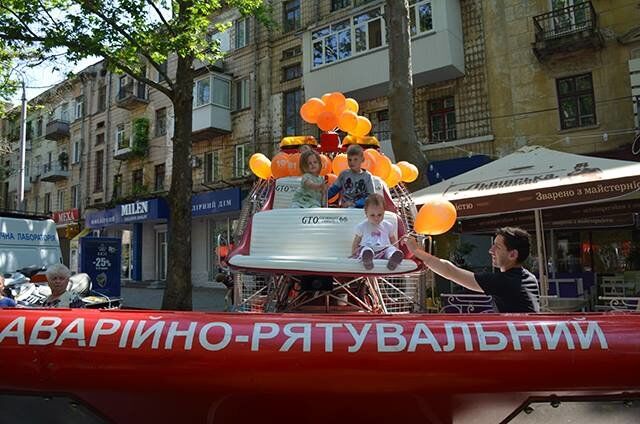 Николаевские спасатели ко дню защиты детей провели акцию "Сделаем жизнь безопасной!"