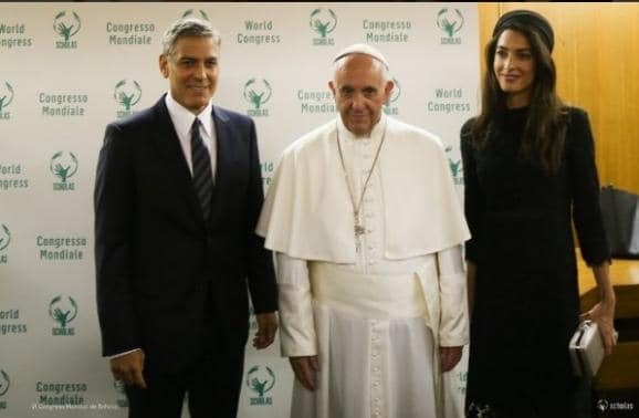 Папа Римский наградил голливудских звезд: фото- и видеофакт