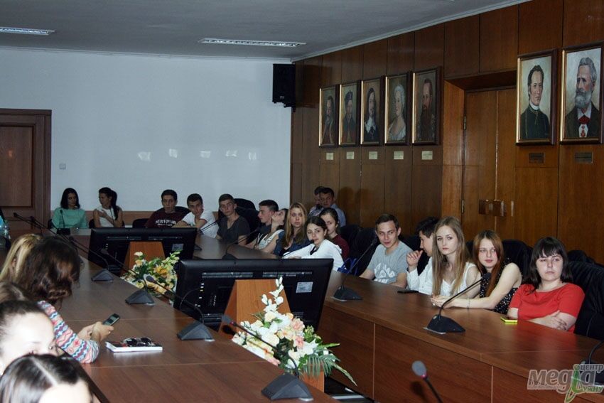 Під час лекції для студентів УжНУ депутат Європарламенту радив, як діяти Україні на шляху до Європи (ФОТО)