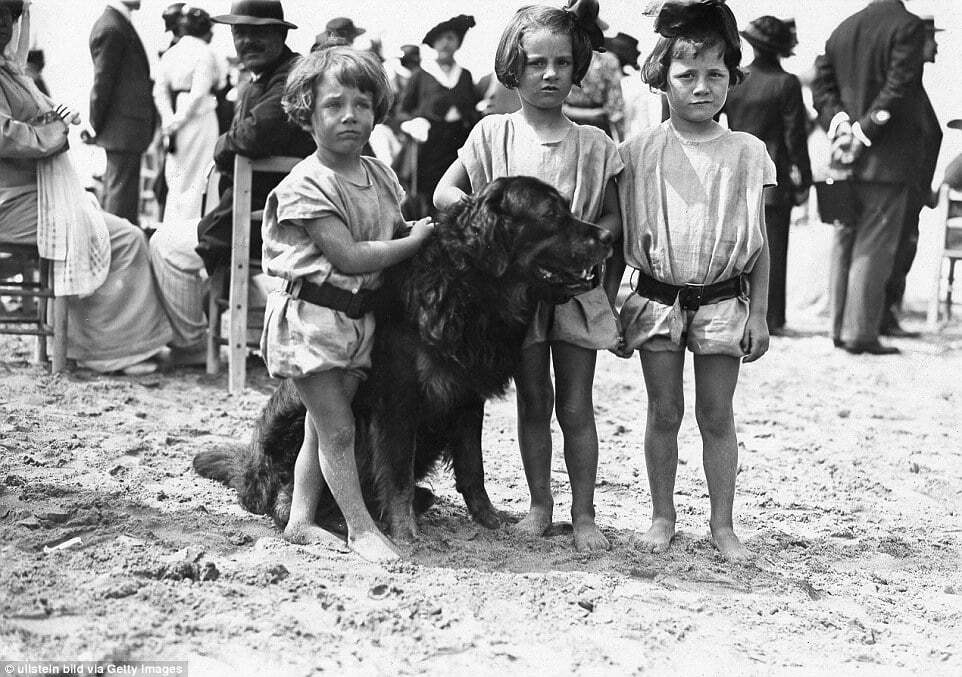 Как отдыхали на пляжах Довиля в 1900-1938 годах: история в фотографиях