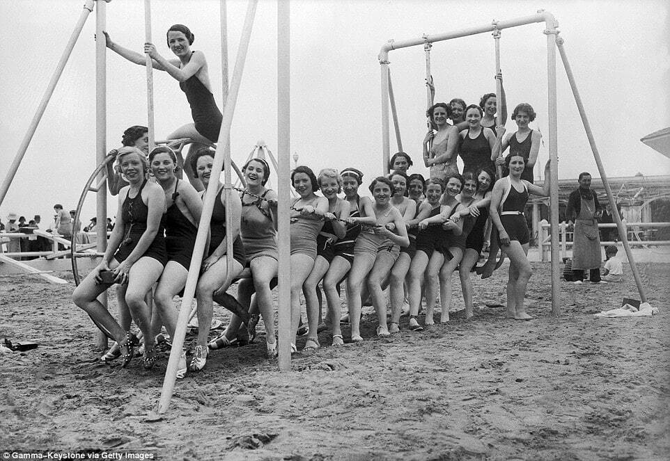 Как отдыхали на пляжах Довиля в 1900-1938 годах: история в фотографиях