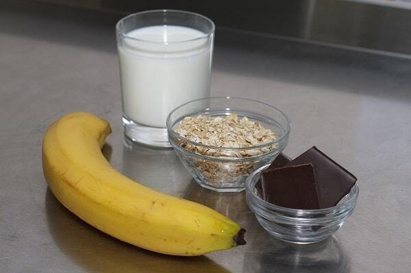 Шоколадная овсяная каша с бананом: рецепт от Джейми Оливера