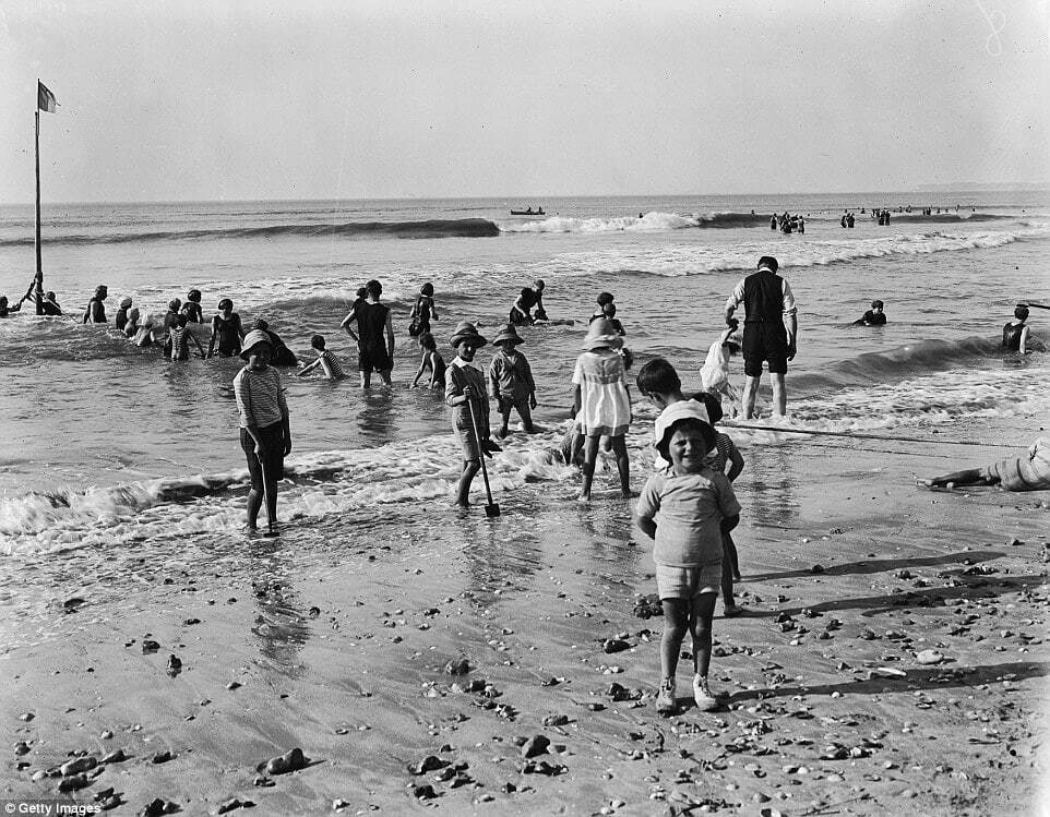 Как отдыхали на пляжах Довиля в 1900-1938 годах: история в фотографиях