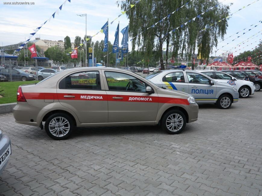 Запорожский автозавод представил "неотложку" и полицейский автомобиль