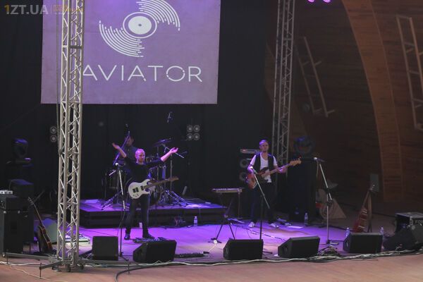 На концерті в Житомирі "Авіатор" подякував 95 бригаді. ФОТО