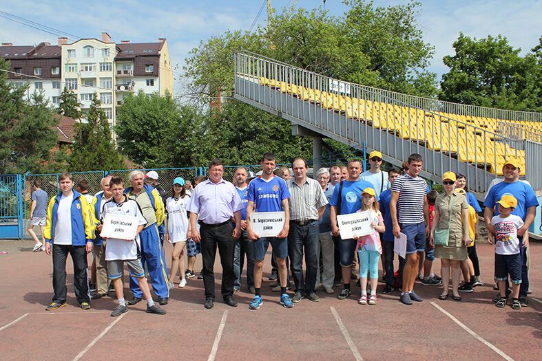 В Ужгороді понад 1000 медиків-спортсменів з усієї області змагалися у 14 видах спорту (ФОТО, ВІДЕО)